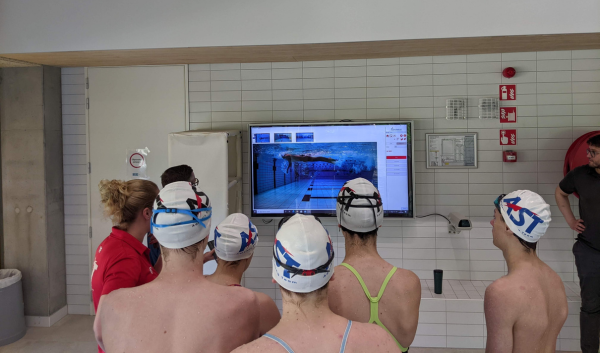 Schwimmanalyse am großen Monitor